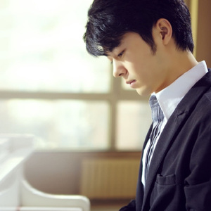 少萝扒开粉嫩小泬欣赏
